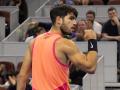 Carlos Alcaraz celebra la victoria en semifinales del ATP 500 de Pekín frente a Daniil Medvedev