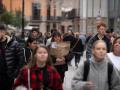 (Foto de ARCHIVO)
Una mujer sujeta un paquete de una tienda de ropa durante la campaña de Navidad, a 1 de diciembre de 2023, en Barcelona, Catalunya (España). La campaña de Navidad generará más de 54.600 contratos en Cataluña, un 11,4% más que el año pasado (49.011), según un informe de la empresa Randstad. En el conjunto de España, las cifras son menos positivas y la contratación será de unos 347.000 puestos de trabajo, un 3,5% menos que la anterior campaña de Navidad (359.950), que corresponde al periodo comprendido entre el Black Friday y las rebajas de enero. La hostelería, con un incremento del 31% de las contrataciones, será el único sector que crecerá en el Estado, mientras que disminuirán las firmas en el comercio y la logística.

David Zorrakino / Europa Press
01 DICIEMBRE 2023;BARCELONA;CATALUNYA;CAMPAÑA DE NAVIDAD;CONTRATOS
01/12/2023