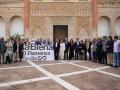 Foto de familia, con el alcalde en el centro, en el Alcázar, con motivo del balance de la Bienal.