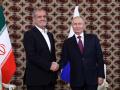 El presidente de Rusia, Vladimir Putin, se reúne con el presidente de Irán, Masoud Pezeshkia