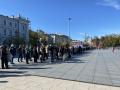 Ciudadanos lituanos hacen fila para votar de manera anticipada en las elecciones legislativas