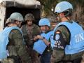 Los cascos azules españoles de la misión de la ONU coordinan su patrulla con el ejército libanés, en Marjayoun, en el sur del LíbanO