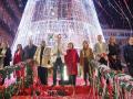 (Foto de ARCHIVO)
El alcalde de Vigo, Abel Caballero (c), junto a su equipo de gobierno, durante el encendido de las luces de Navidad 2023 en Porta do Sol, a 24 de noviembre de 2023, en Vigo, Pontevedra, Galicia (España). Caballero, ha vuelto a poner todos sus esfuerzos en hacer de Vigo el destino turístico por excelencia en estas fiestas, superando la inversión (200.000 euros de presupuesto) y el despliegue de medios de otros años. Hay más de 11 millones de luces led por toda la ciudad y el árbol de Navidad supera los 40 metros de altura.Cada día las luces de la Navidad de Vigo se encenderán a las 18.30

Javier Vázquez / Europa Press
24 NOVIEMBRE 2023;LUCES;VIGO;GALICIA;CABALLERO;NAVIDAD;DECORACIÓN NAVIDEÑA
24/11/2023