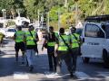 Las fuerzas de seguridad israelíes se reúnen en una calle que conduce a la residencia del primer ministro Benjamin Netanyahu en Cesarea