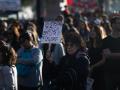 Varias personas protestan en Buenos Aires por el veto a la ley de financiación de las universidades públicas de Milei