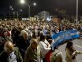 Una multitudinaria manifestación ha recorrido este viernes las calles de la ciudad de La Línea de la Concepción para que los gobiernos de España y Reino Unido lleguen a un acuerdo sobre Gibraltar