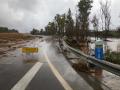 Vista general de la CV-573 cortada debido a las lluvias torrenciales que afectan a la Comunidad Valenciana