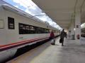 Viajeros en la estación de tren de Jaén