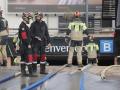 Efectivos de la UME y del cuerpo de Bomberos extraen agua del parking subterráneo del Centro Comercial Bonaire para poder acceder a los coches aparcados