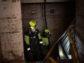 Varios bomberos revisan en Benetúser (Valencia) un garaje inundado por la DANA