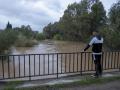 Un hombre observa el rio Guadiaro este jueves, por Jimena de la Frontera (Cádiz)