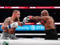 Mike Tyson y Jake Paul, durante el combate