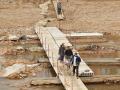 Pasarela construida en Picaña tras la DANA