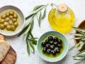 Circulan numerosos mitos sobre el aceite de oliva que alteran notablemente los beneficios que tiene un producto que constituye la base de la Dieta Mediterránea