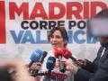 Isabel Díaz Ayuso atiende a los medios de comunicación antes de la carrera ‘Madrid corre por Valencia’