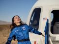 La astronauta Emily Calandrelli celebra su exitosa misión al espacio