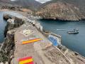 El buque auxiliar Caribe transporta apoyos al destacamento del Ejército de Tierra en el Peñón de Vélez de la Gomera