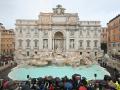 Un momento de la reapertura de la Fontana de Trevi este domingo