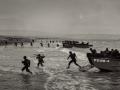 El desembarco de Normandía fue la acción bélica y el acontecimiento definitivo de la II Guerra Mundial que inclinó la balanza del lado de los aliados en contra de Hitler. Fue el principio del fin de la pesadilla nazi y el pilar clavado sobre las playas normandas en el que se sostienen los Estados europeos, Europa como concepto, hoy amenazados por otros males también totalitarios, como la inmigración descontrolada o el fundamentalismo “woke”