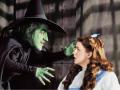 Margaret Hamilton y Judy Garland, en un fotograma de El mago de Oz