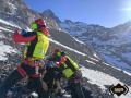 El operativo de búsqueda ha hallado con vida al joven leonés de 23 años que se encontraba desaparecido en Picos de Europa desde el pasado lunes, y que ha sido evacuado al Hospital Universitario Central de Asturias (HUCA) en helicóptero debido a que sufre un traumatismo craneoencefálico y varias fracturas. EFE/Emergencias 112 Asturias (SEPA) -SOLO USO EDITORIAL/SOLO DISPONIBLE PARA ILUSTRAR LA NOTICIA QUE ACOMPAÑA (CRÉDITO OBLIGATORIO)-