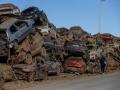 Imagen de coches amontonados en Catarroja 40 días después de la tormenta