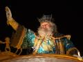 Los Reyes Magos saludan a los niños