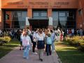 (Foto de ARCHIVO)
Estudiantes repasan apuntes antes de iniciar los exámenes del primer día de la Evaluación de Acceso a la Universidad (EvAU),  en la Universidad Autónoma de Madrid, a 3 de junio de 2024, en Cantoblanco, Madrid (España). Cerca de 40.000 alumnos de la Comunidad de Madrid se enfrentan a partir de hoy, y hasta el próximo jueves 6, a las pruebas de la Evaluación de Acceso a la Universidad (EvAU), que llega con cambios en las asignaturas a examen como novedad. Para el correcto desarrollo de la EvAU, la Comunidad de Madrid activa desde hoy el refuerzo en el transporte público que garantice a todos los participantes sus traslados durante toda la semana. Los estudiantes de Madrid son los primeros en enfrentarse a estas pruebas junto a los de La Rioja.

Alejandro Martínez Vélez / Europa Press
03 JUNIO 2024;AUTONOMA;MADRID;EVAU;ACCESO;UNIVERSIDAD;SELECTIVIDAD;ESTUDIANTES
03/6/2024