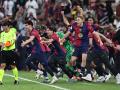 Los jugadores del Barcelona celebran la Supercopa de España