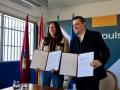 Loles León y José María Bellido, tras la firma del protocolo de formación