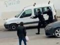 Momento en el que agentes de la Policía Nacional abaten a un hombre, en Torrente, Valencia