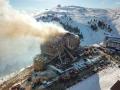 Imagen aérea de un incendio en el cuarto piso del hotel de 11 pisos en la estación de esquí Kartalkaya de Bolu