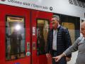 El conseller de Medio Ambiente, Infraestructuras y Territorio, Vicente Martínez Mus (i), durante las pruebas de circulación para recuperar las líneas de Metrovalencia, en la parada de metro Xàtiva, a 27 de noviembre de 2024, en Valencia, Comunidad Valenciana (España). Hoy han comenzado las pruebas de circulación de los trenes, que se prolongarán durante varios días, para garantizar la seguridad de las líneas 1,2,5,7 y 9 con todas las garantías. Se baraja el 6 de diciembre cómo el día que el servicio quede restablecido después de todas las comprobaciones pertinentes.

Rober Solsona / Europa Press
27 NOVIEMBRE 2024;COMUNITAT;VALENCIANA;METRO;TRANSPORTE PÚBLICO;PUREBAS;DANA;
27/11/2024