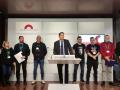 El diputado de Vox Sergio Macián junto con representantes de sindicatos de prisiones en una rueda de prensa en el Parlament