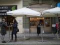 Clientes en una terraza de Pamplona
