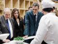 El ministro de Industria, Jordi Hereu (1i) y el presidente del Gobierno, Pedro Sánchez (c), en el estand de Paradores durante su visita a la 45ª edición de la Feria Internacional del Turismo (Fitur), en Ifema Madrid, a 24 de enero de 2025, en Madrid (España). Tras una visita por los algunos estands de Ifema, el presidente del Ejecutivo, participa en el acto ‘El patrimonio histórico y cultural como motor de la diversificación turística’ en el estand de Turespaña.

Carlos Luján / Europa Press
24 ENERO 2025;PEDOR SANCHEZ;TURESPAÑA;
24/1/2025