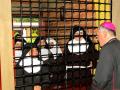 El obispo auxiliar de Managua, Silvio Báez hoy exiliado en EE.UU., en una visita a las clarisas de Managua, 2013