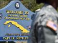Entrada de la base militar de Guantánamo, ubicada en Cuba. Sus instalaciones se volvieron famosas cuando se convirtieron en el lugar de reclusión de los sospechosos de terrorismo islámico tras los ataques del 11 de septiembre de 2001.