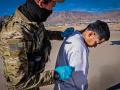 Llegada del primer vuelo de inmigrantes a Guantánamo