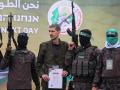 Terroristas de Hamás preparan la entrega del secuestrado israelí Or Levy a la Cruz Roja