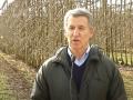 El líder del PP, Albert Núñez Feijóo, en una intervención ante los medios tras visitar una explotación agrícola de Nufri en Miralcamp (Lérida)