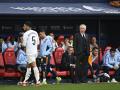 Carlo Ancelotti observa a Bellingham mientras este abandona El Sadar por la expulsión