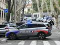Un coche de la Policía Nacional Francesa bloquea una calle frente al consulado ruso en Marsella