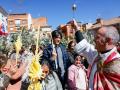 El párroco José Francisco García Gómez durante la bendición de Ramos de 2023