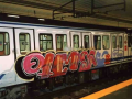 Tren de Metro grafiteado