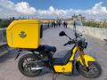 Una moto eléctrica de Correos en el Puente Romano de Córdoba.

CORREOS
29/1/2024