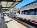 Tren de media distancia en la estación de Huelva