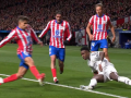 Imagen de la acción por la que Vinicius pidió penalti de Simeone