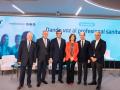 De izquierda a derecha: Florentino Pérez Raya, presidente del Consejo General de Colegios Oficiales de Enfermería; Tomás Cobo, presidente de la Organización Médica Colegial de España; Juan Abarca, presidente de la Fundación IDIS; Marta Villanueva, directora general de la Fundación IDIS;  Jaime Olmedo, rector de la Universidad Camilo José Cela y Patxi Amutio, secretario general de la Fundación IDIS