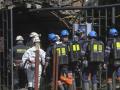 Investigadores, miembros de la brigada de salvamento minero y Policía Judicial de la Guardia Civil el martes en el exterior de la mina de Cerredo.